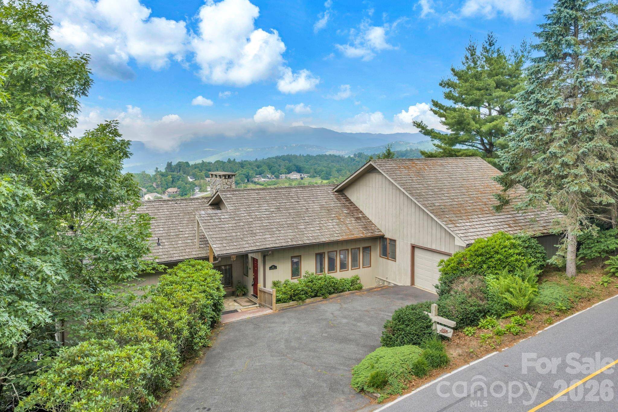 483 W Green Hill DR, Blowing Rock, NC 28605