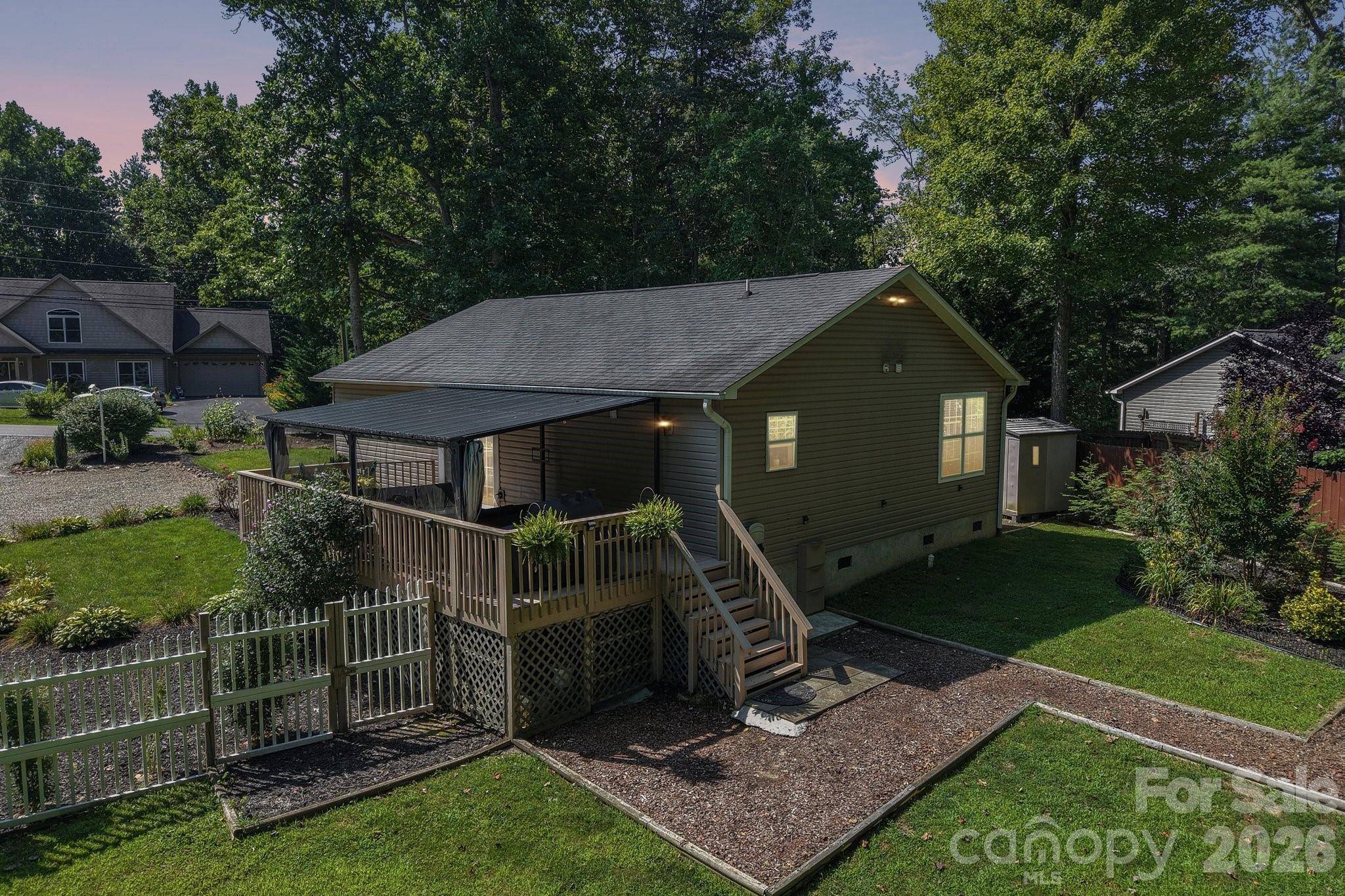 932 Monte Vista RD, Candler, NC 28715