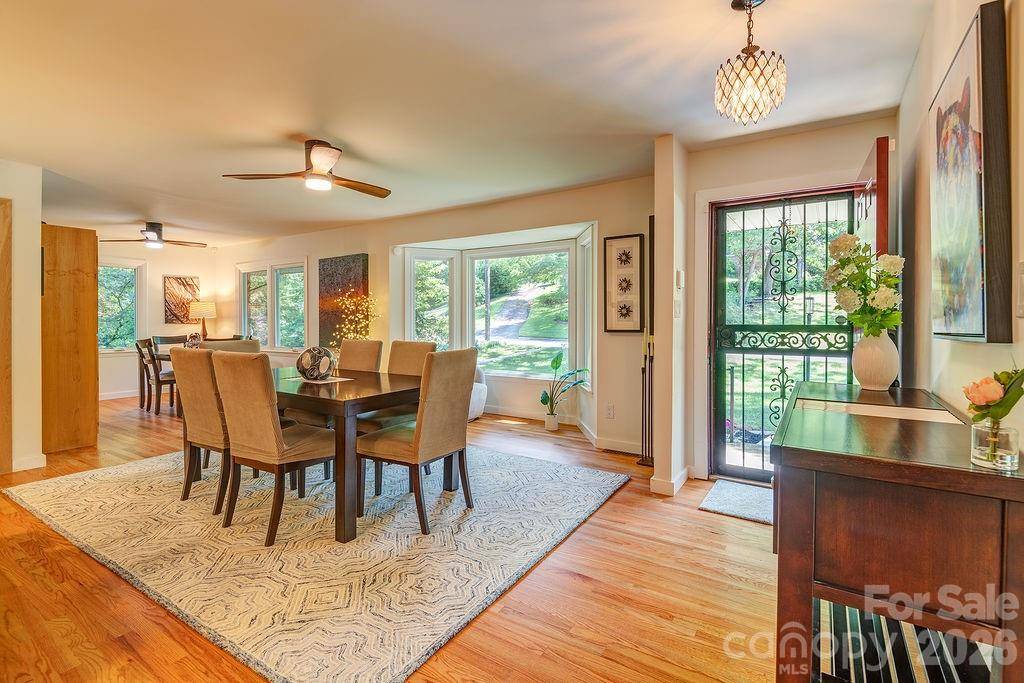 47 Deerwood DR, Asheville, NC 28805