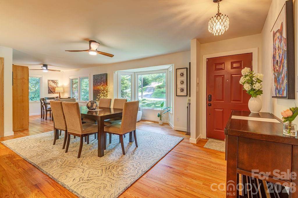 47 Deerwood DR, Asheville, NC 28805
