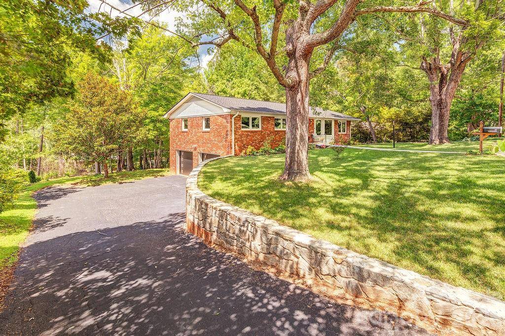 47 Deerwood DR, Asheville, NC 28805
