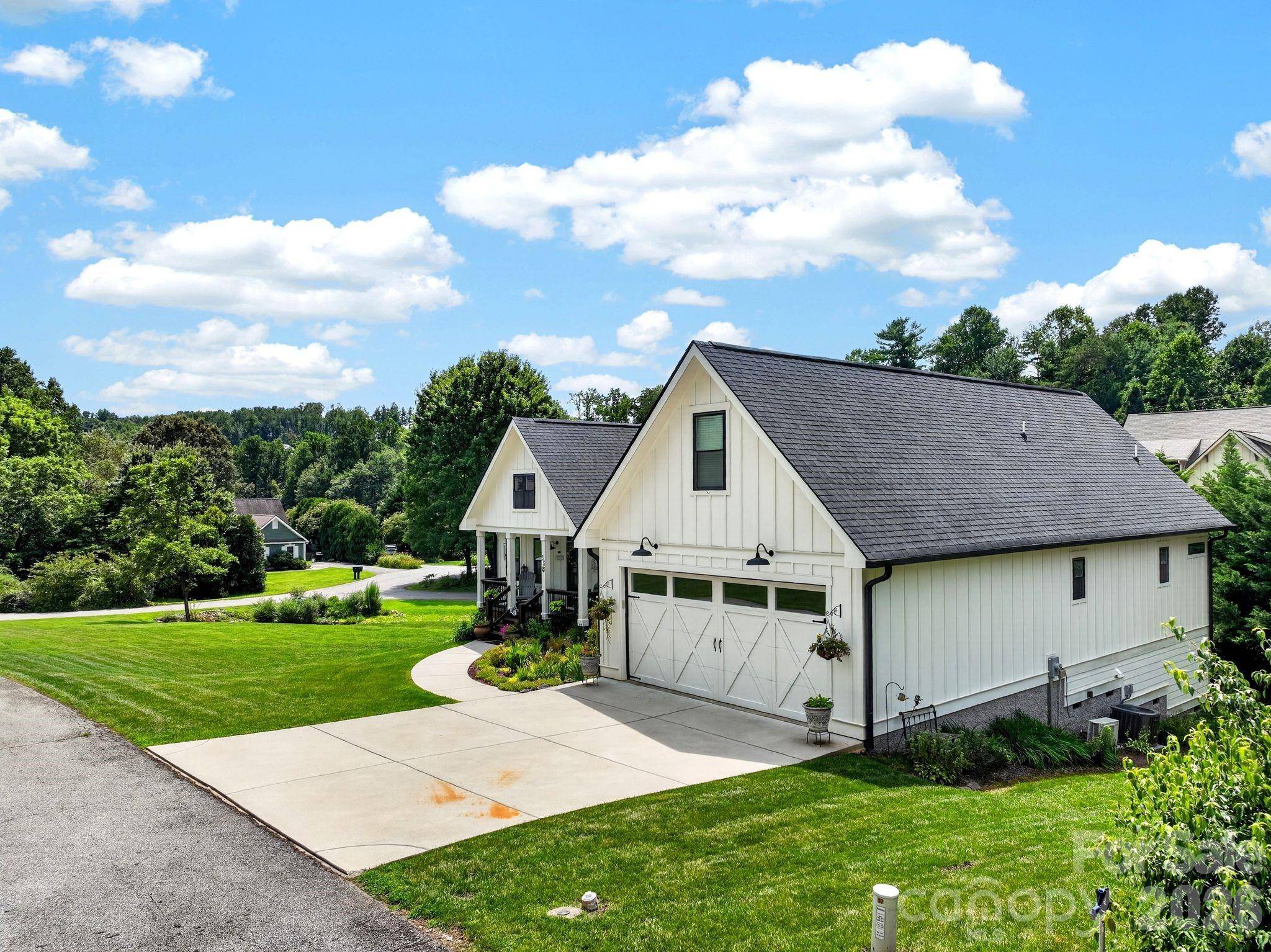 35 Meadow Haven CT, Mills River, NC 28759
