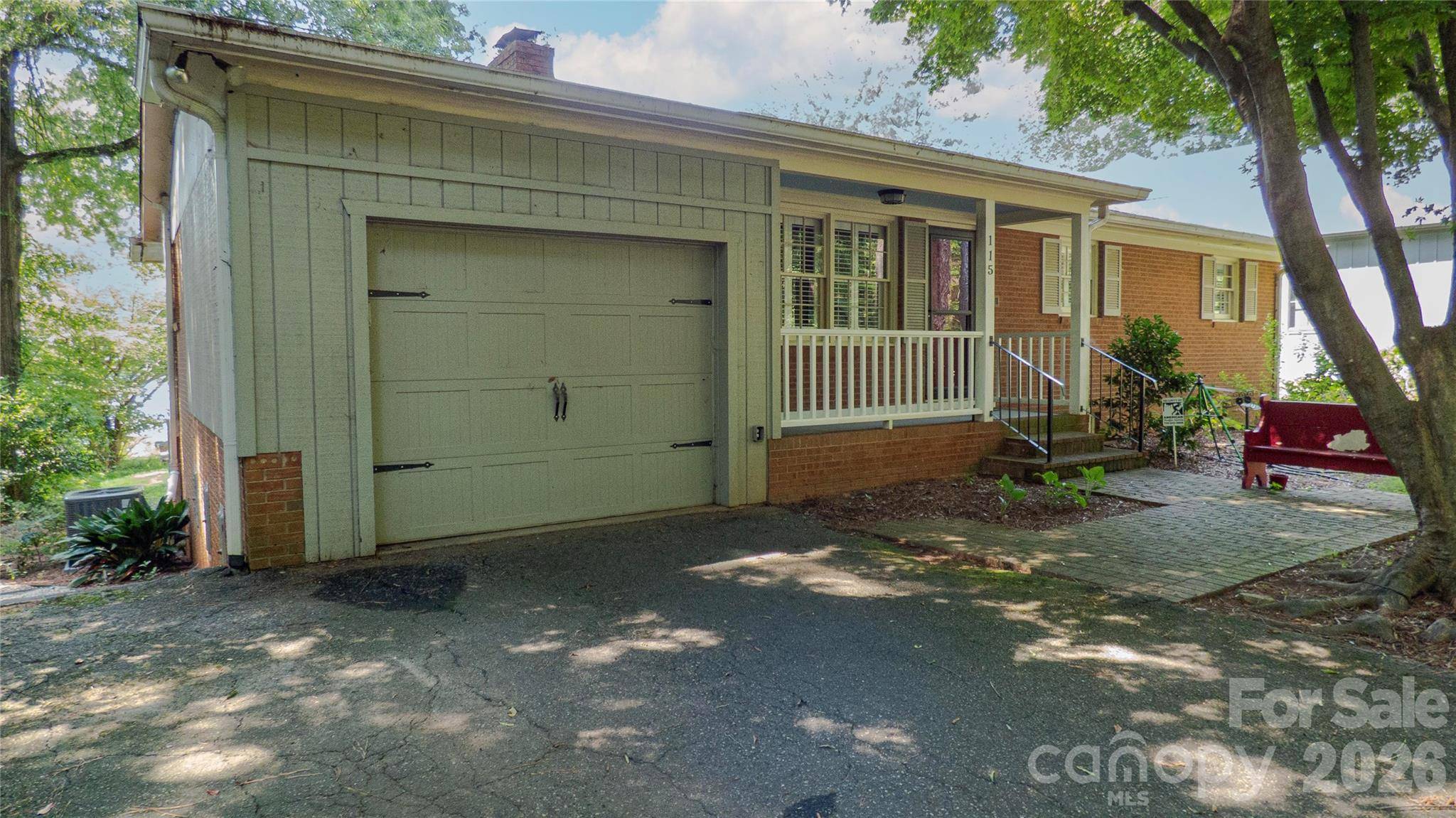 115 Rainbow LN, Mooresville, NC 28117