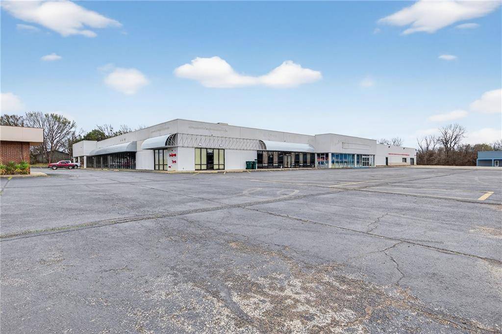 310 E Main ST, Parsons, KS 67357