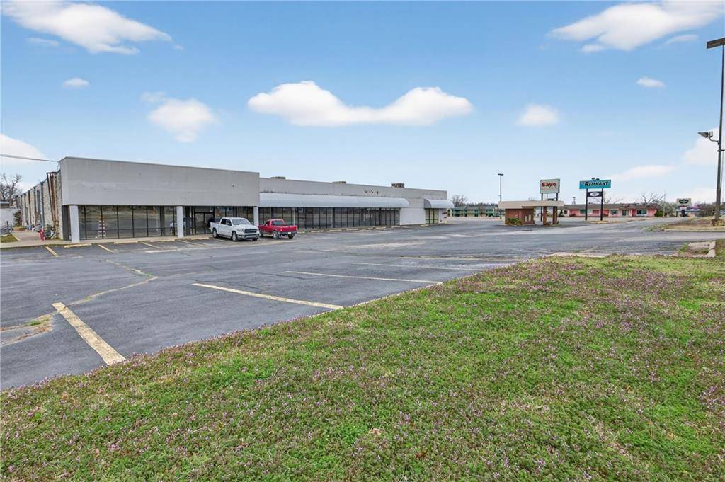 310 E Main ST, Parsons, KS 67357