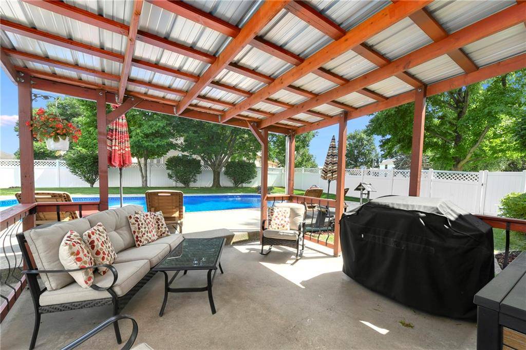 3912 Manhattan AVE, Blue Springs, MO 64015