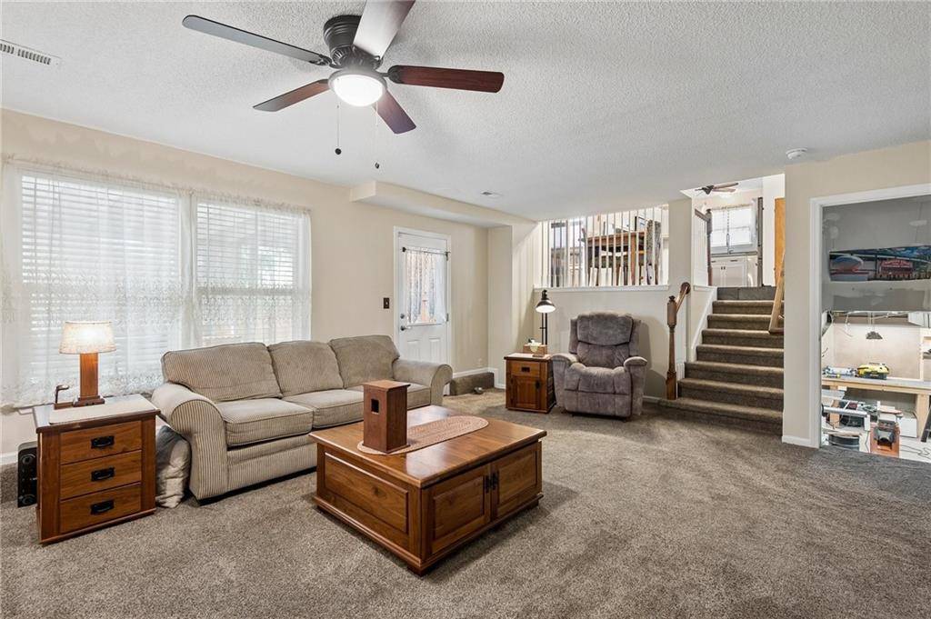 8715 NE 116th ST, Kansas City, MO 64157