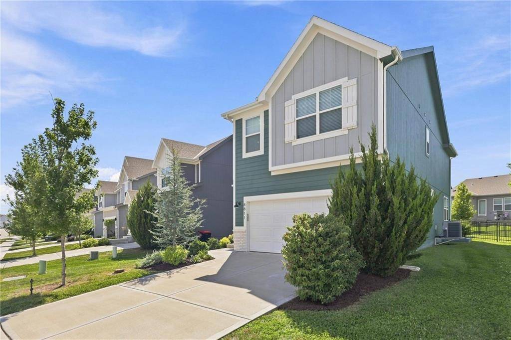 8811 SW 9th ST, Blue Springs, MO 64064