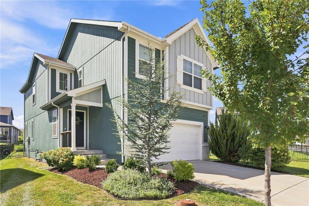 8811 SW 9th ST, Blue Springs, MO 64064