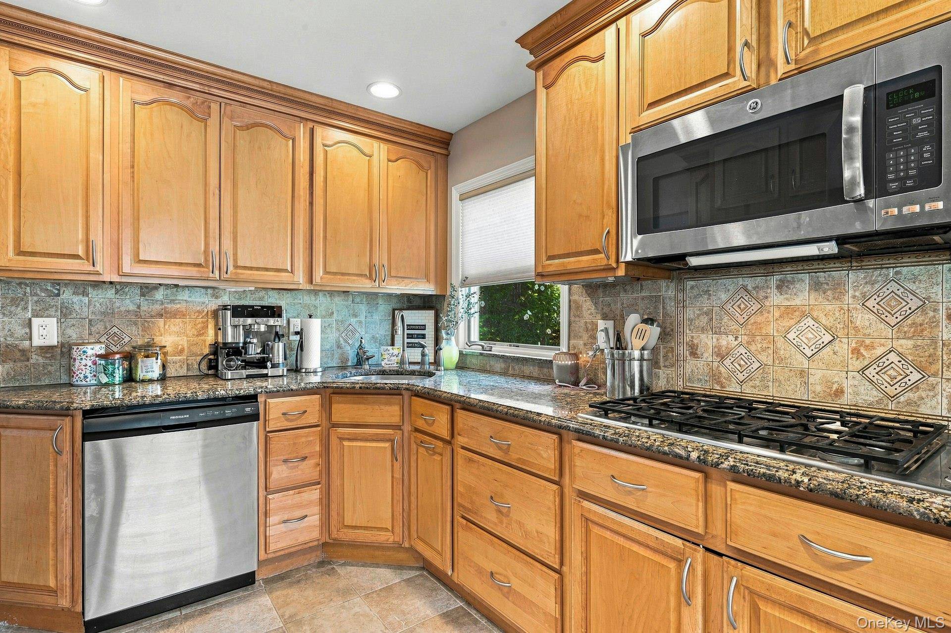 80 E 20th ST, Huntington Station, NY 11746