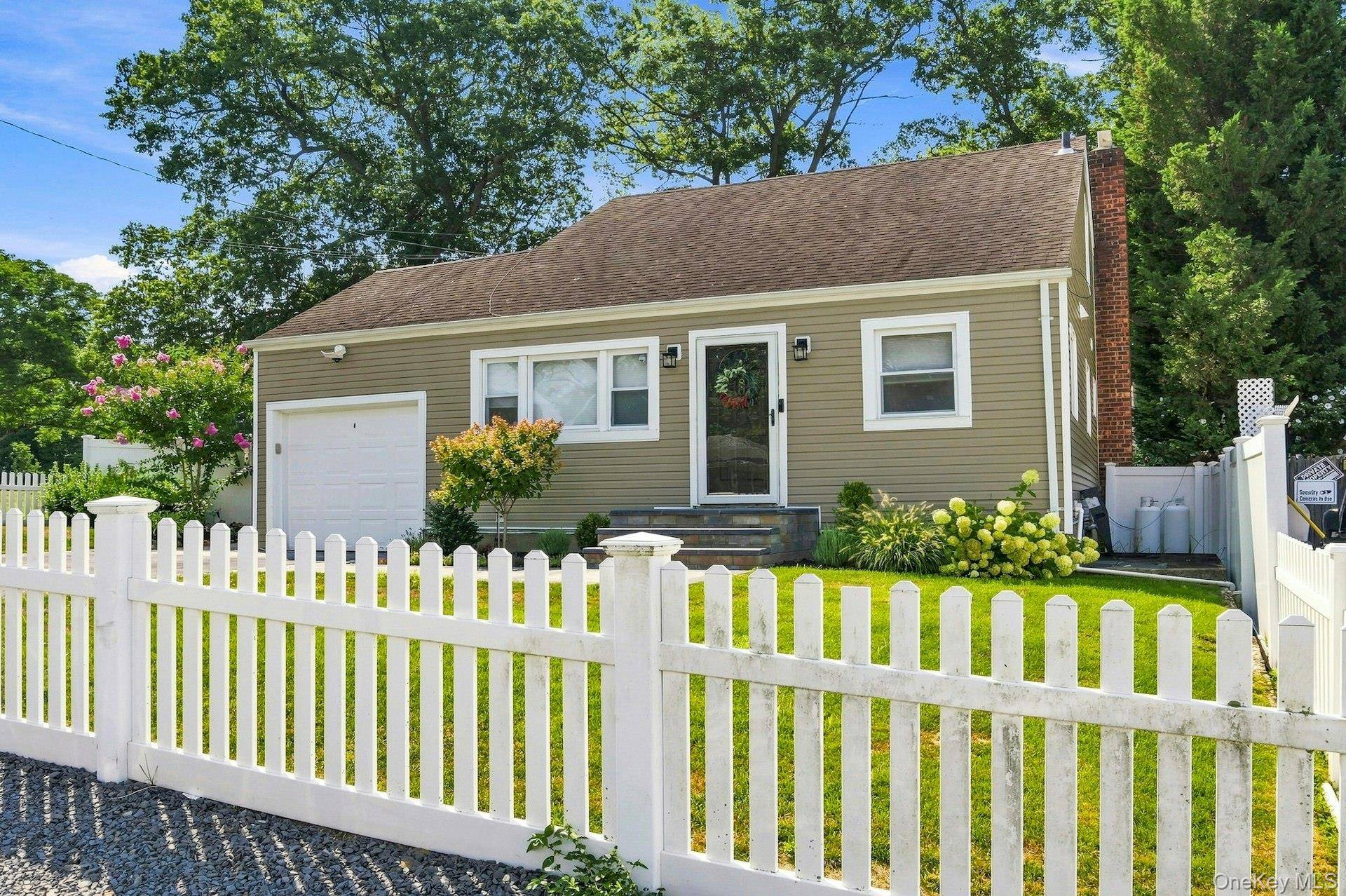 80 E 20th ST, Huntington Station, NY 11746