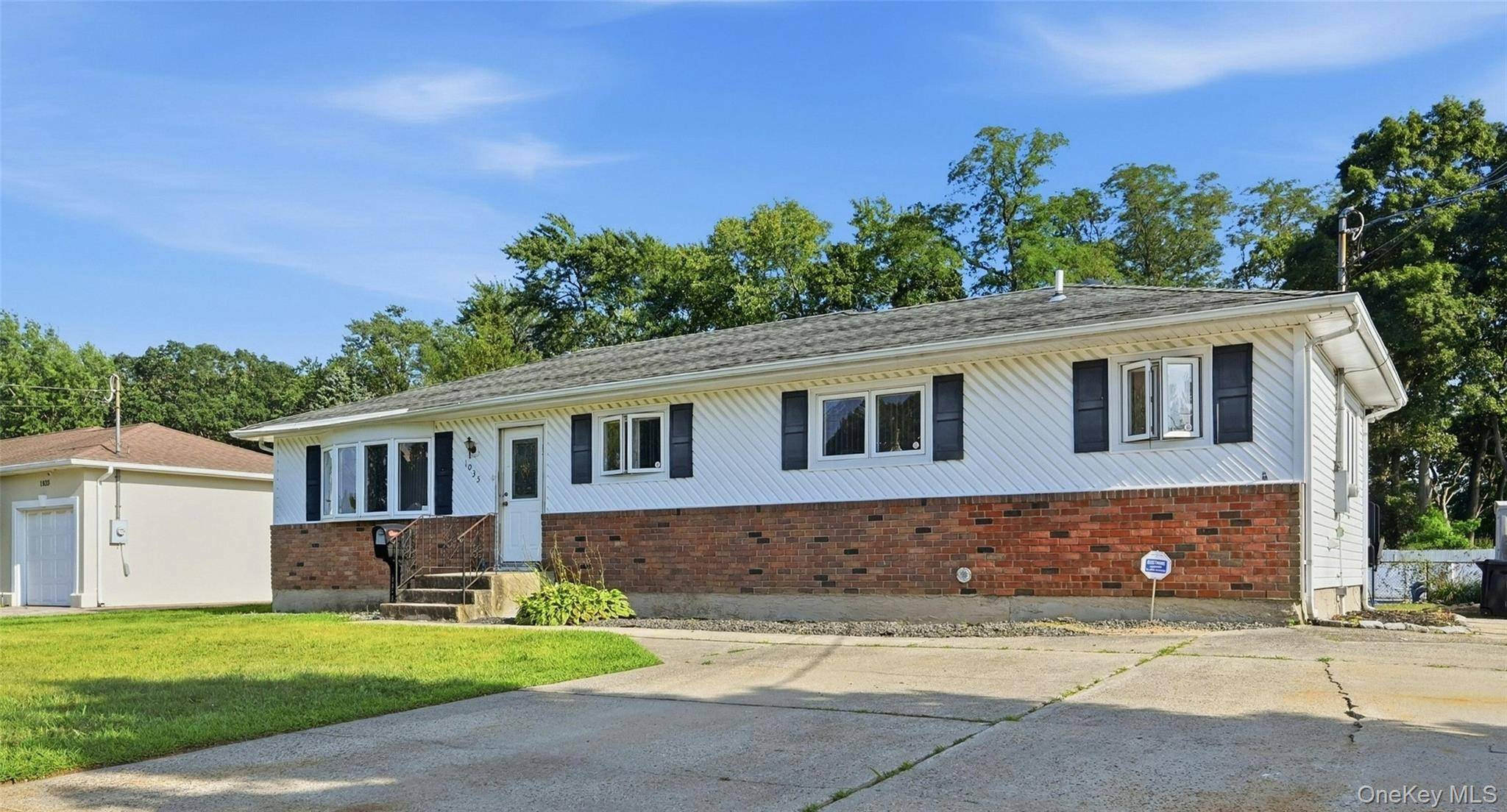 1035 Tooker AVE, West Babylon, NY 11704