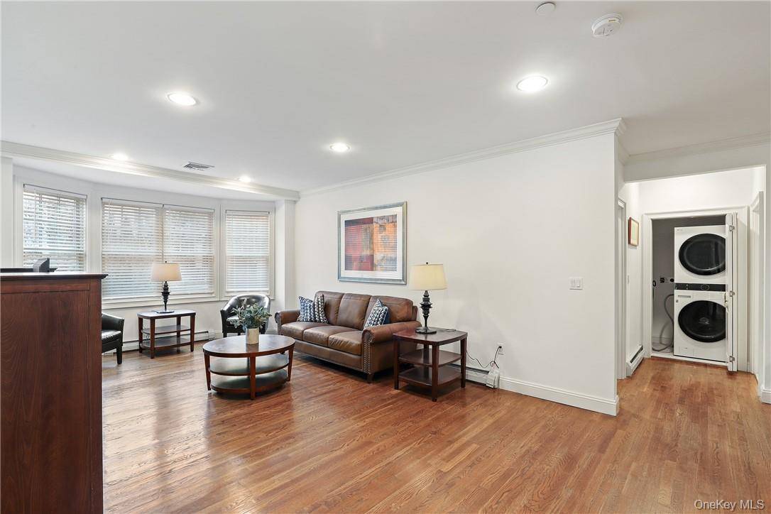 10 School ST #2R, Rye, NY 10580