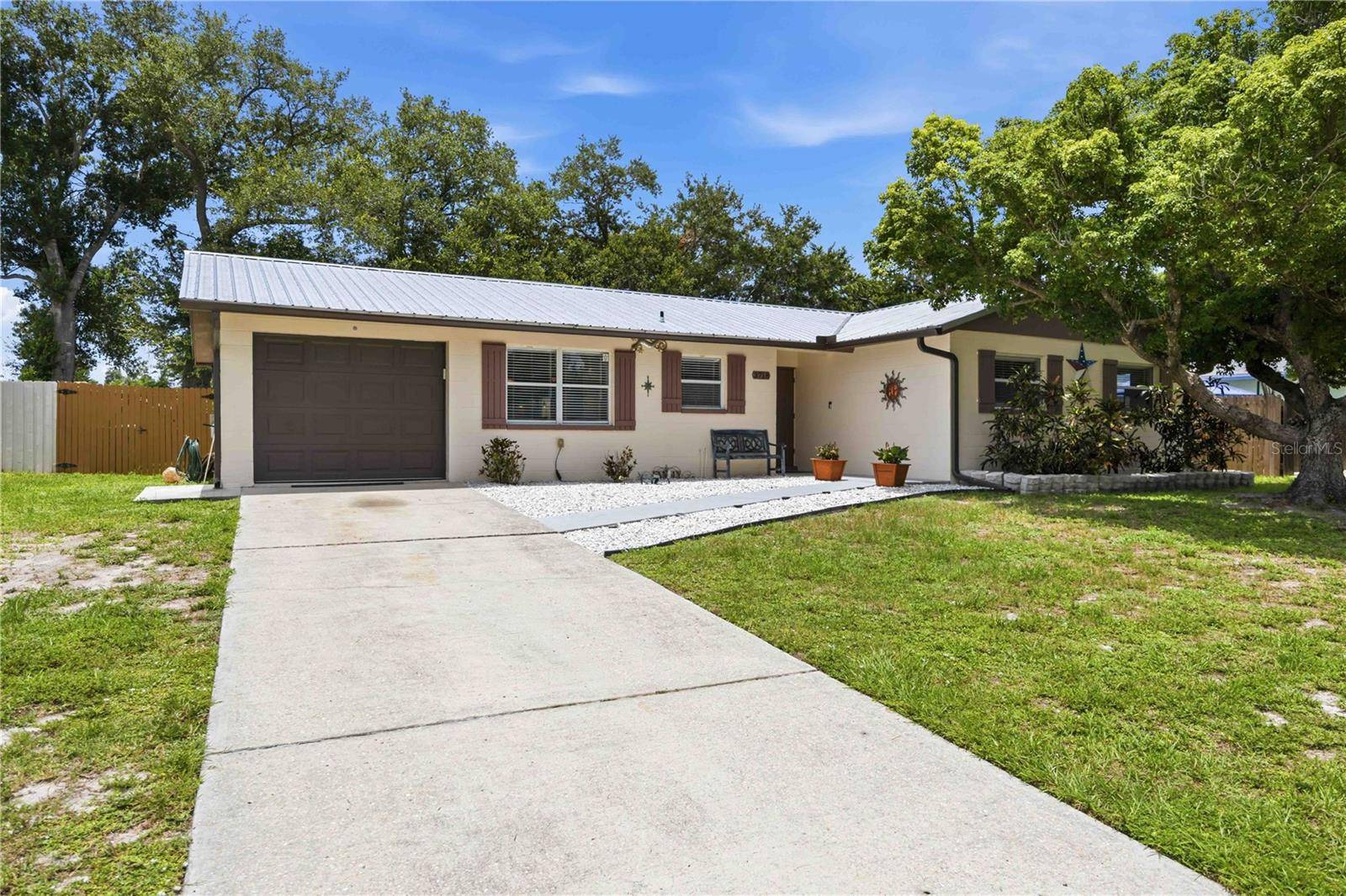 3718 WOODMONT DR, Sarasota, FL 34232