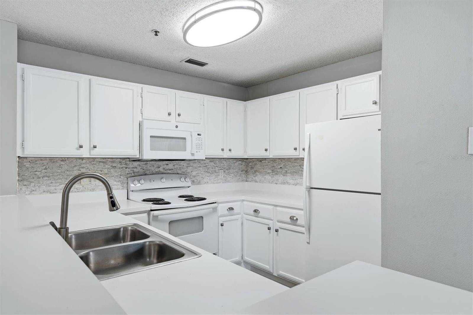 4057 CROCKERS LAKE BLVD #16, Sarasota, FL 34238