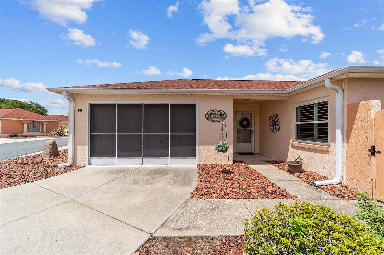 911 MEDIRA DR, Lady Lake, FL 32159