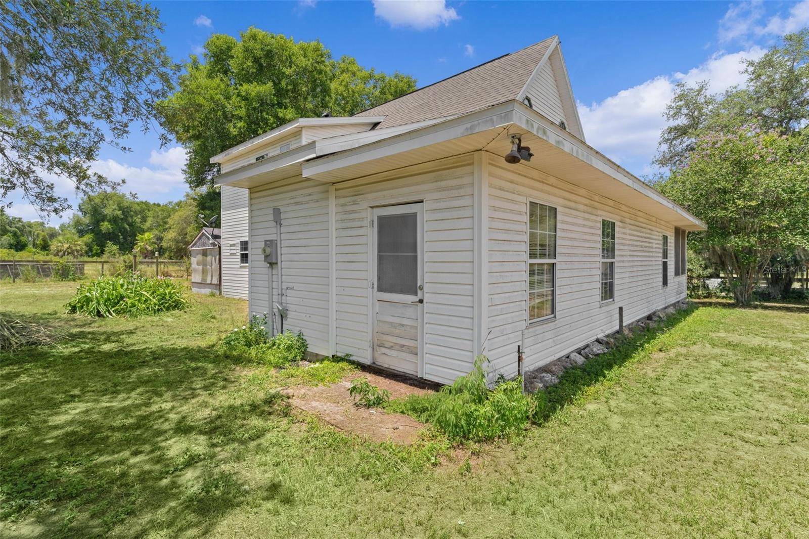 13691 S HWY 25, Eastlake Weir, FL 32133