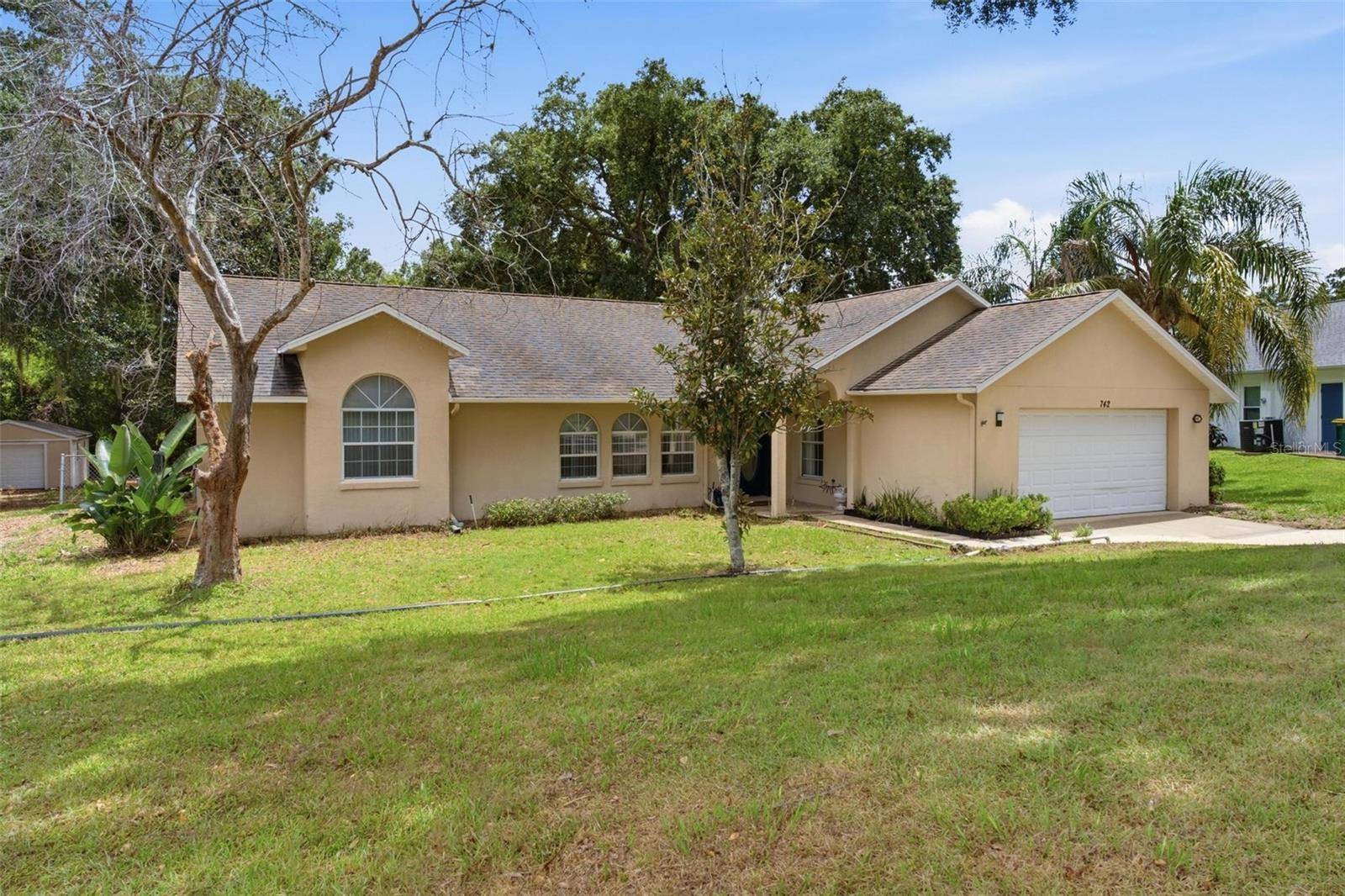 742 WOODVIEW DR, Tavares, FL 32778