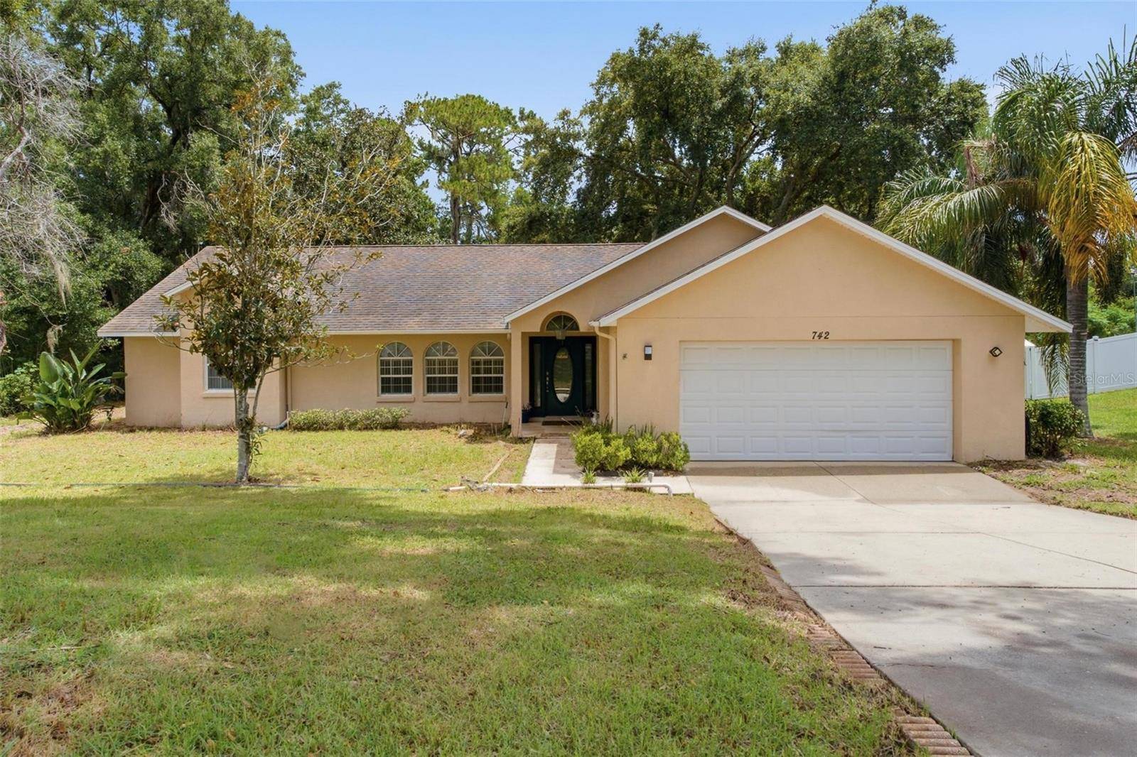 742 WOODVIEW DR, Tavares, FL 32778