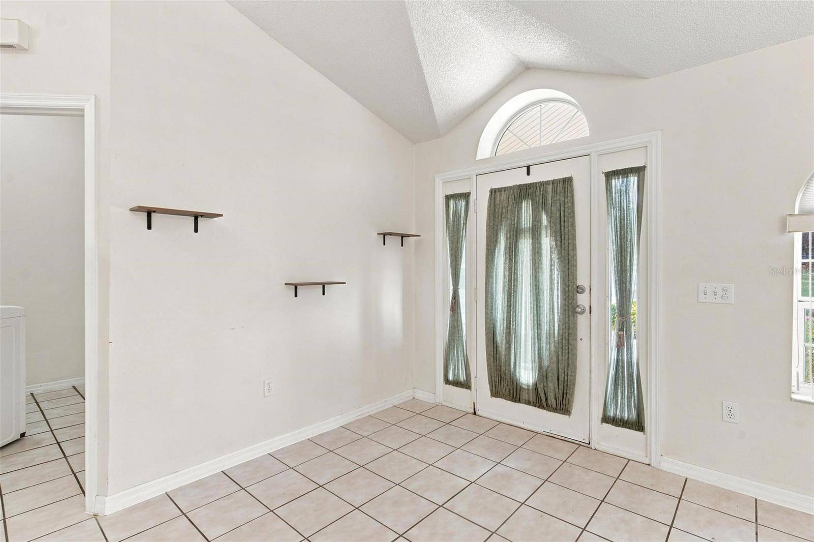 742 WOODVIEW DR, Tavares, FL 32778