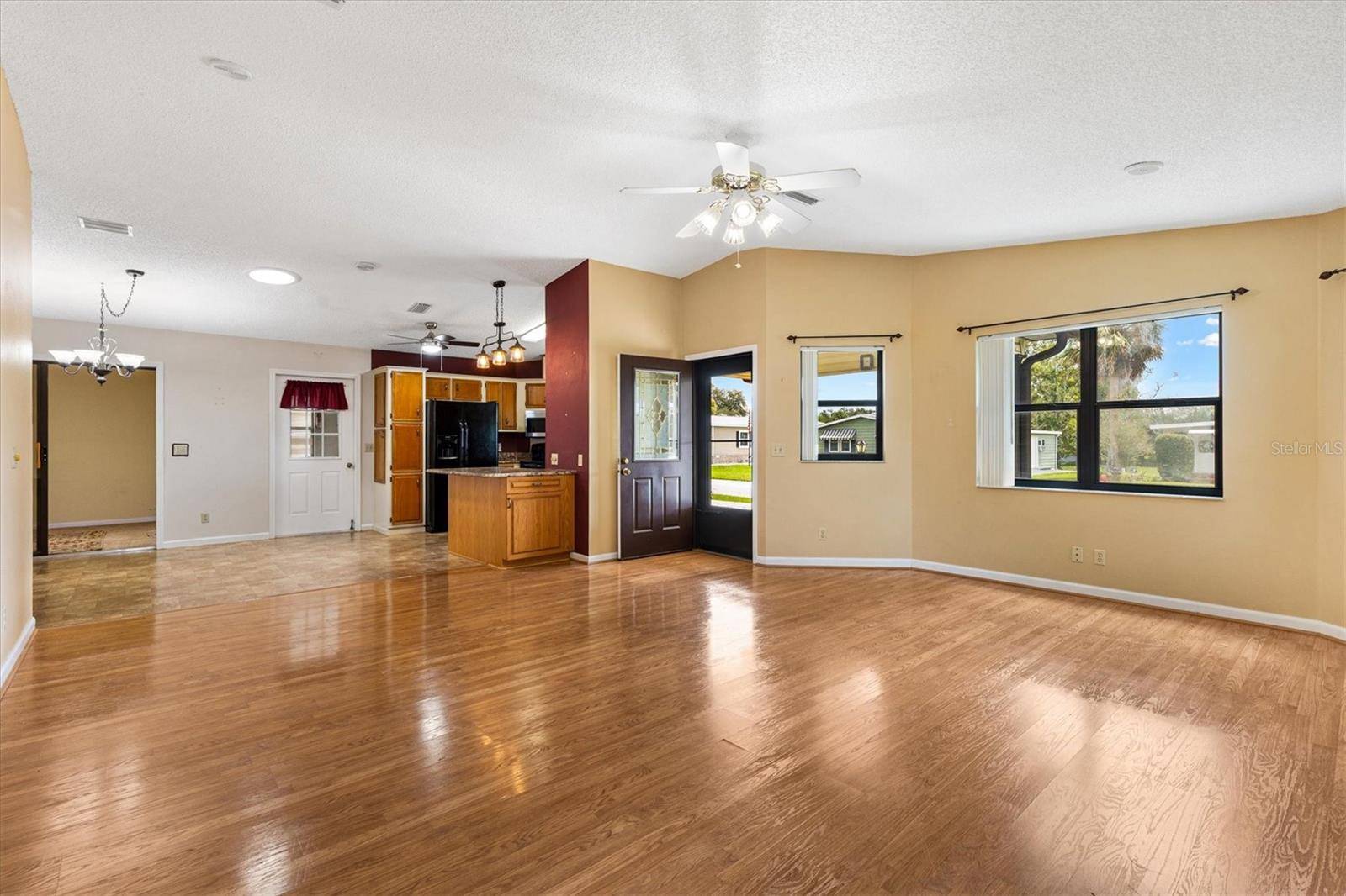 1532 E SCHWARTZ BLVD, Lady Lake, FL 32159