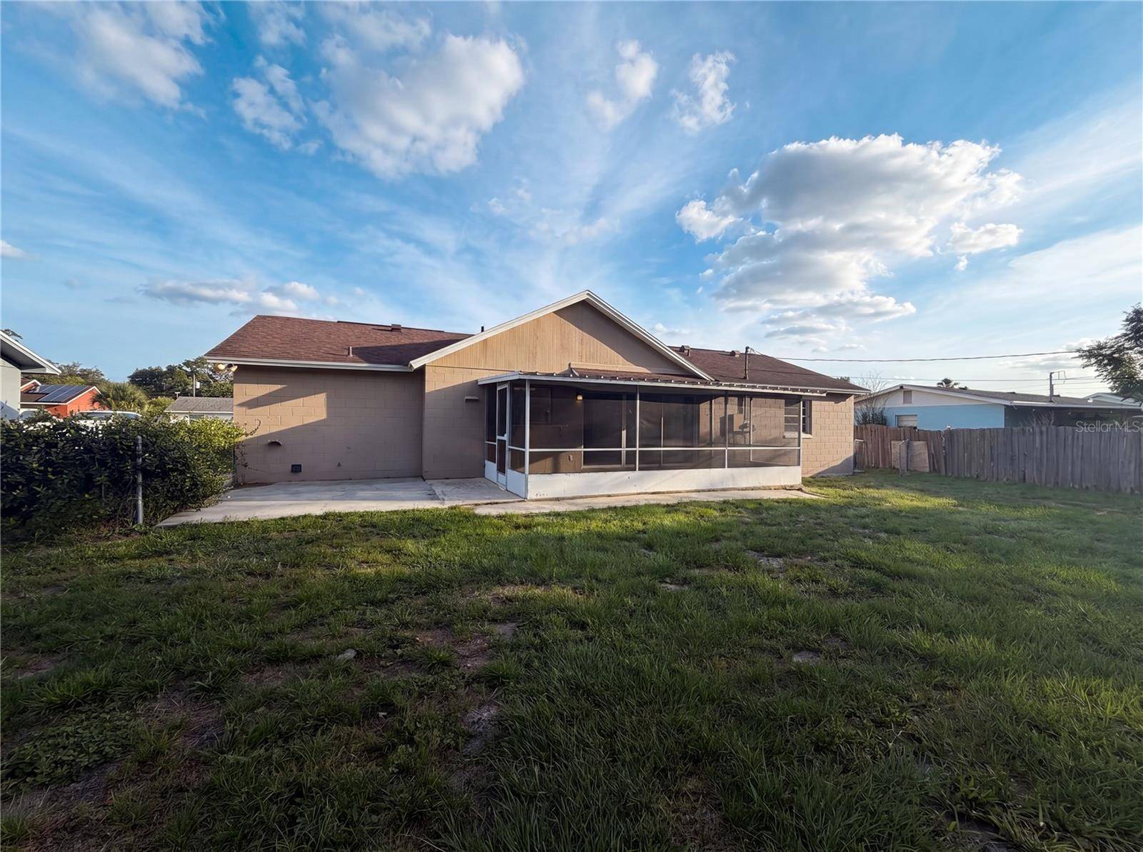880 FRUITLAND DR, Deltona, FL 32725
