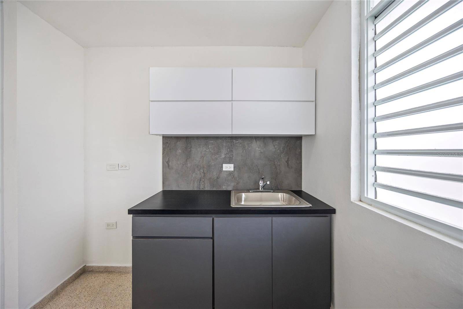 53 URB. MIRAFLORES #27, Bayamon, PR 00957