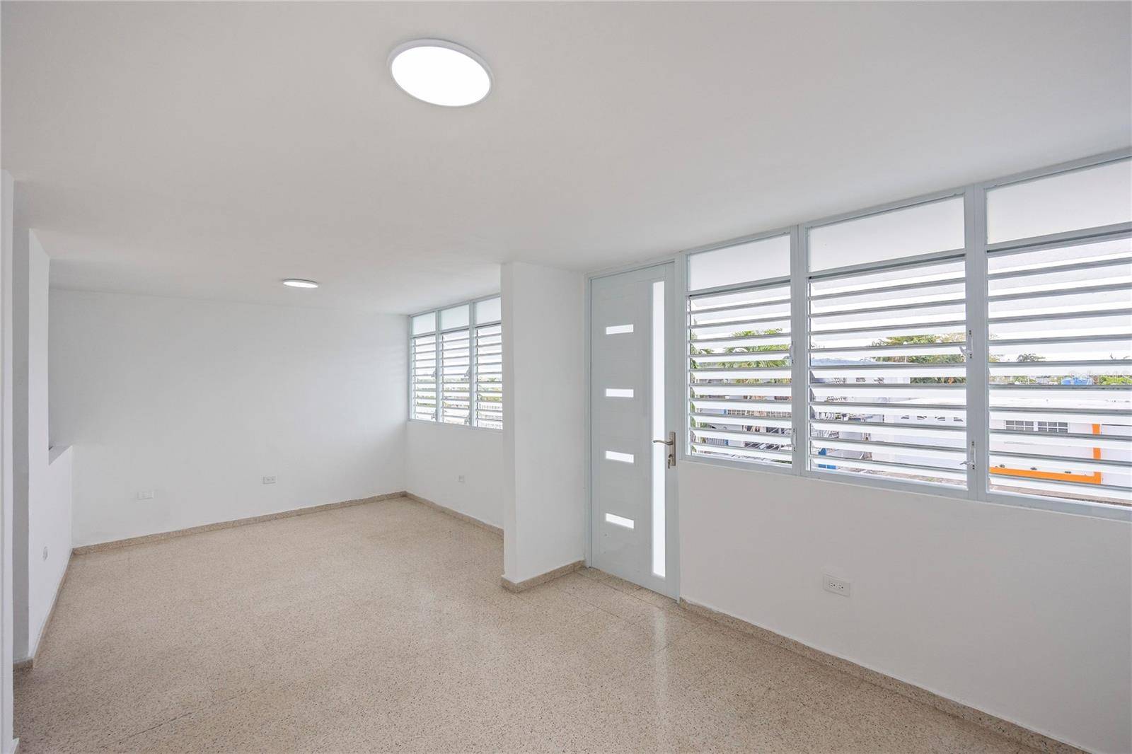 53 URB. MIRAFLORES #27, Bayamon, PR 00957
