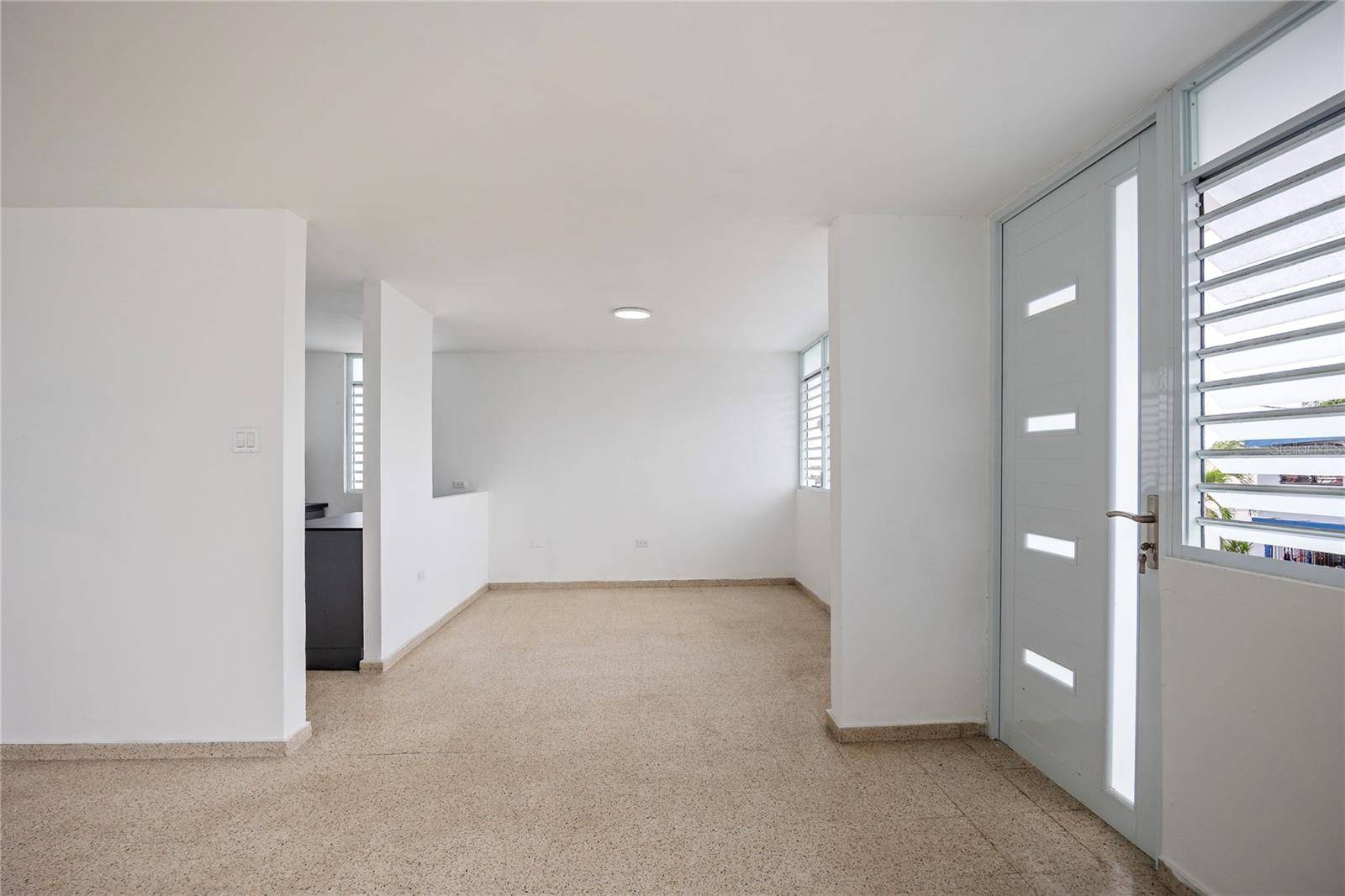 53 URB. MIRAFLORES #27, Bayamon, PR 00957
