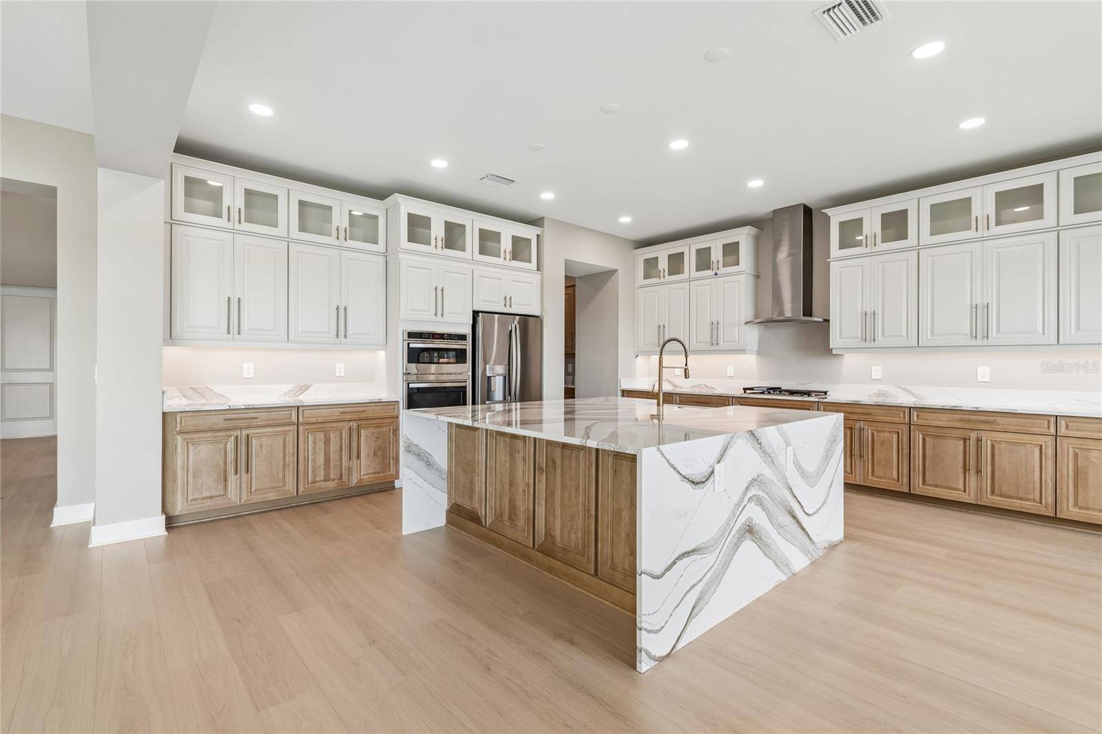 1170 KINGS WAY DR, Nokomis, FL 34275