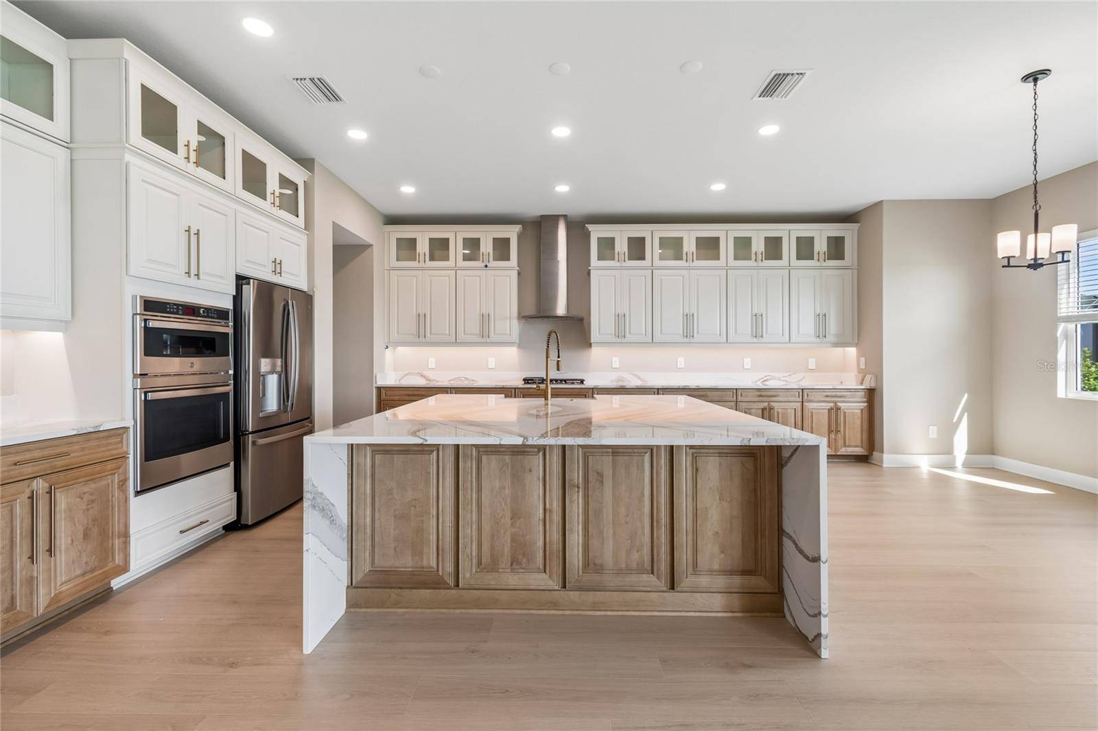 1170 KINGS WAY DR, Nokomis, FL 34275