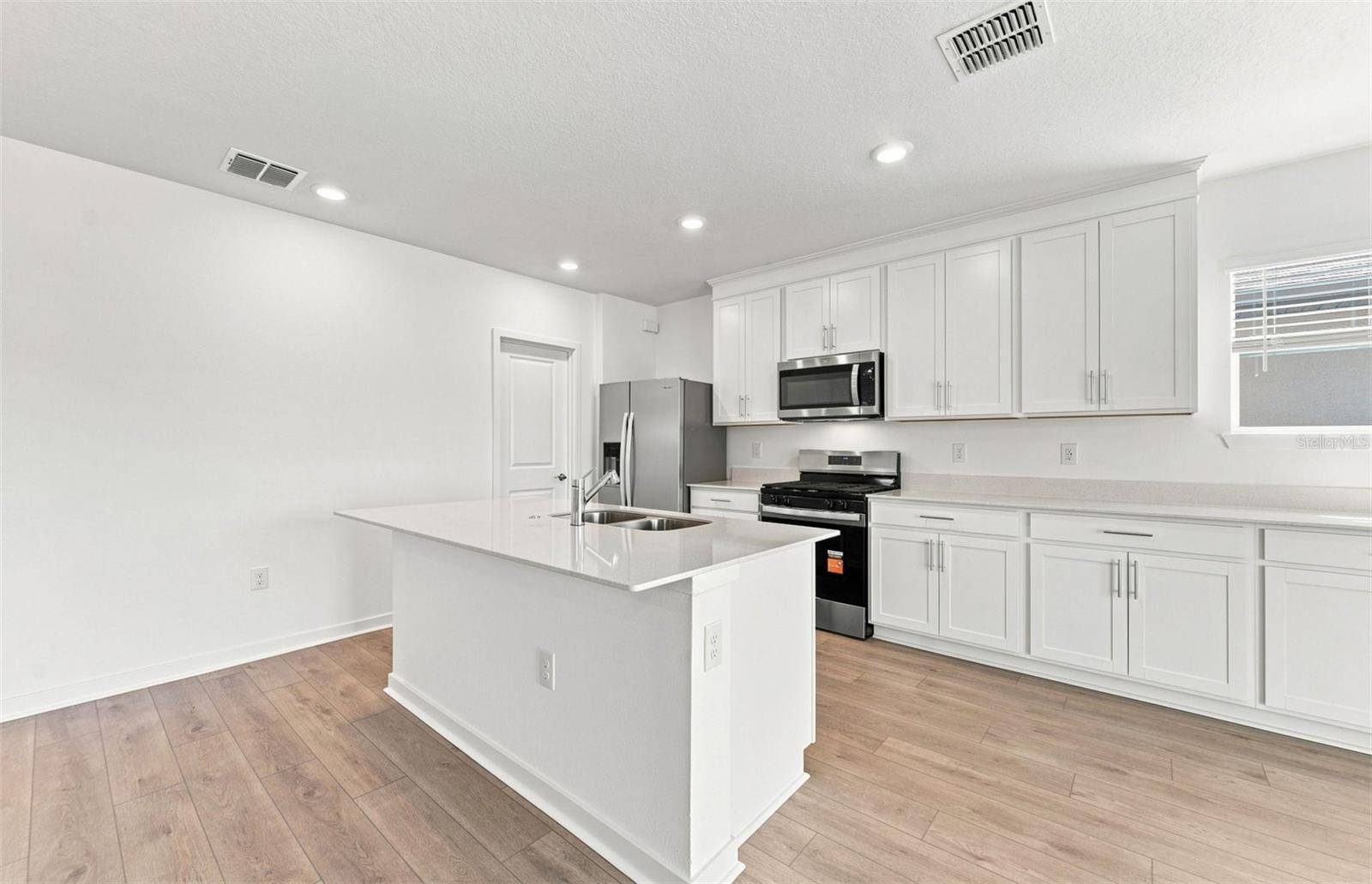9029 WILDLIGHT TRL, Wildwood, FL 34785
