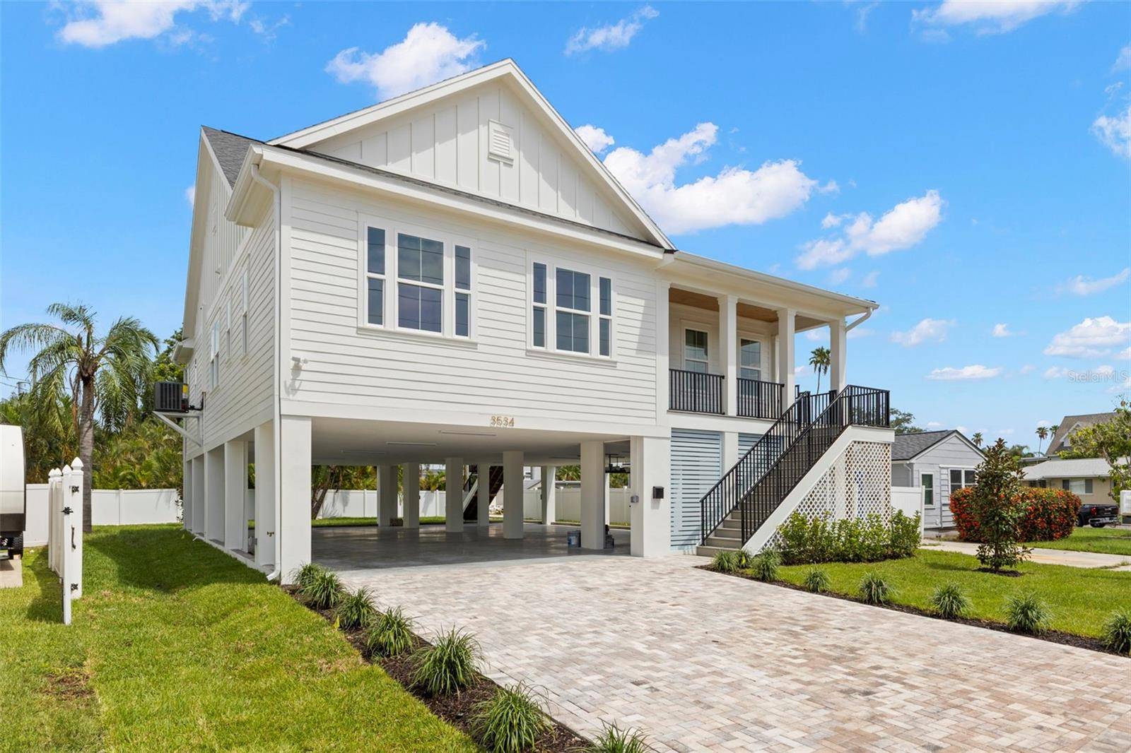 3534 OVERLOOK DR NE, St Petersburg, FL 33703