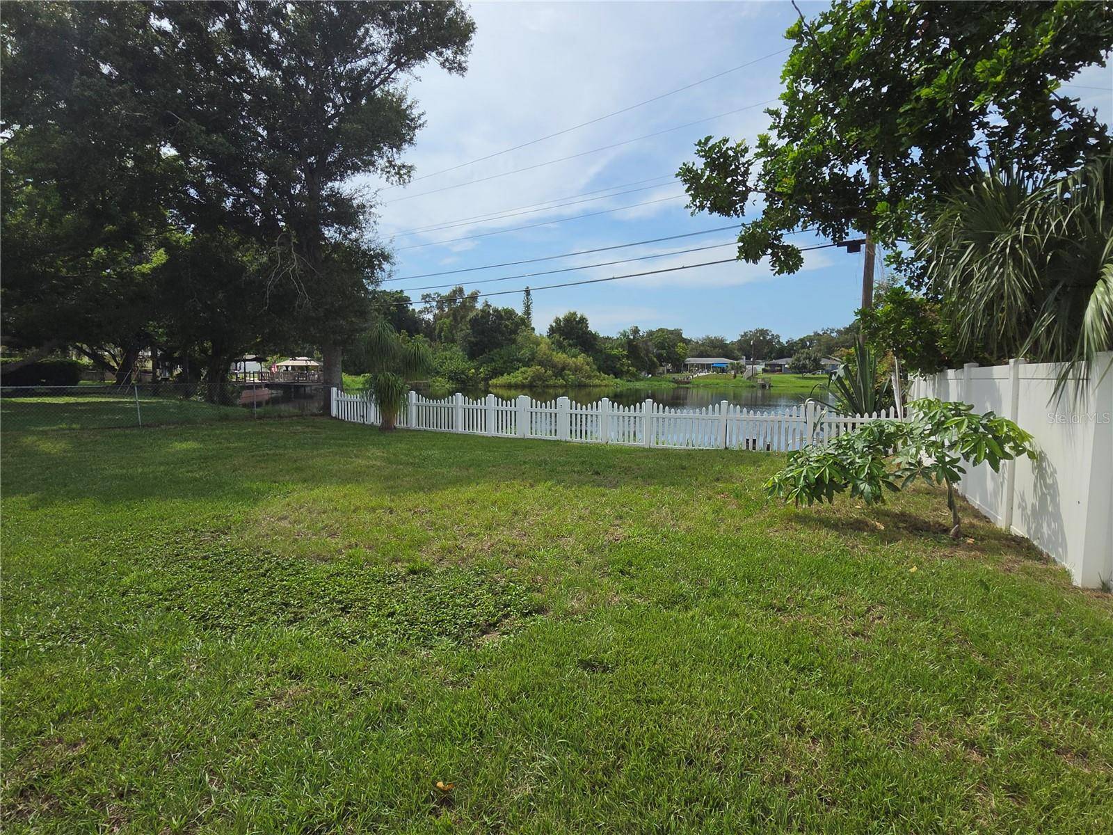 10827 VILLAGE GREEN AVE, Seminole, FL 33772