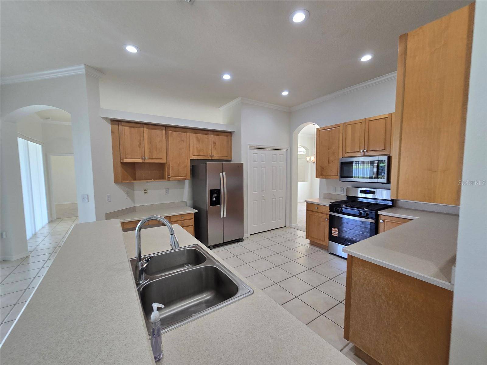 15305 PALOMAPARK LN, Lithia, FL 33547