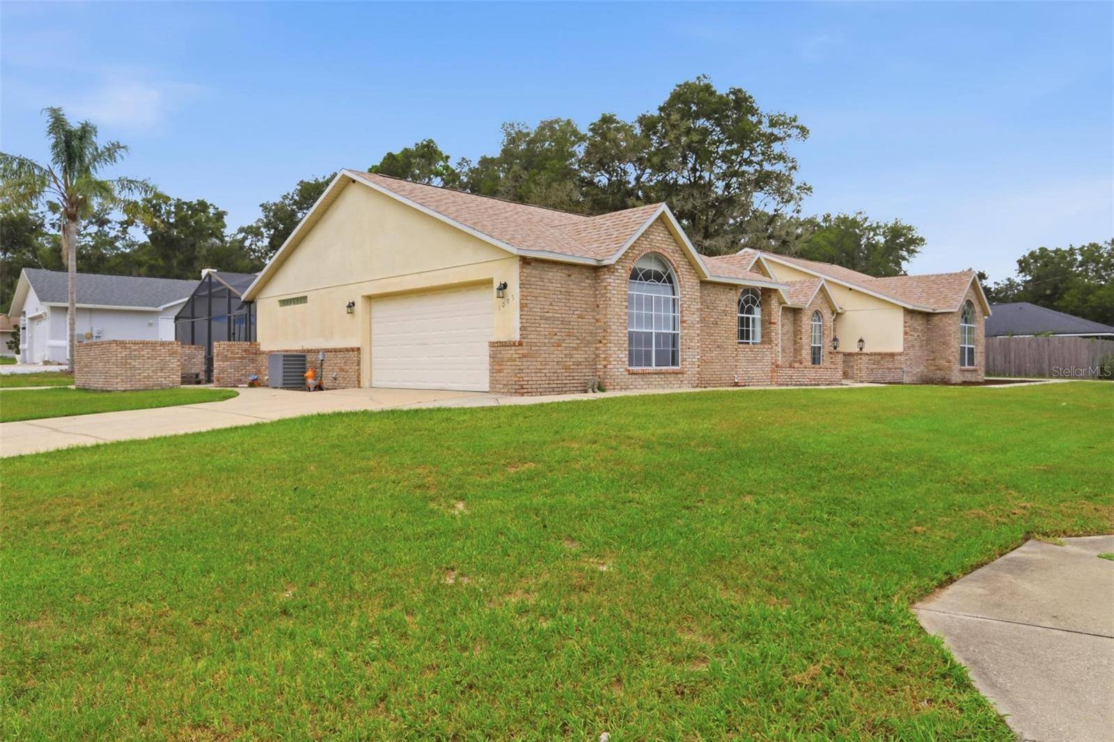 1095 E WISCONSIN AVE, Deland, FL 32724