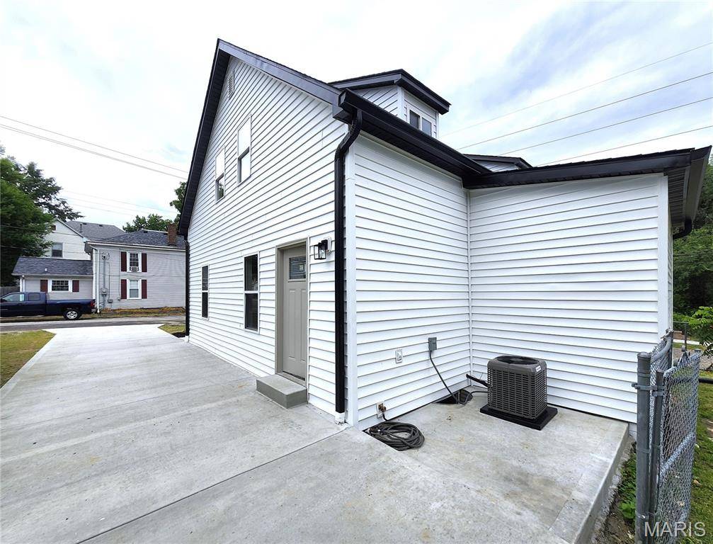 302 SHORT ST, Collinsville, IL 62234
