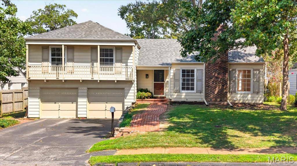 621 Windrush DR, Kirkwood, MO 63122
