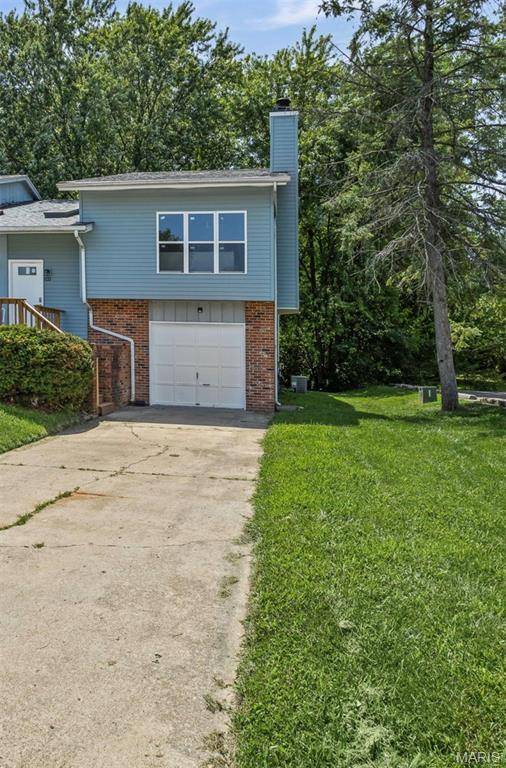 533 Vicksburg DR, Belleville, IL 62221
