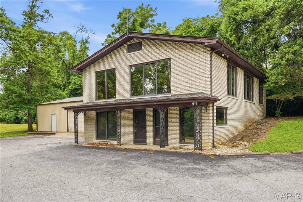 7100 Old Saint Louis RD, Belleville, IL 62223