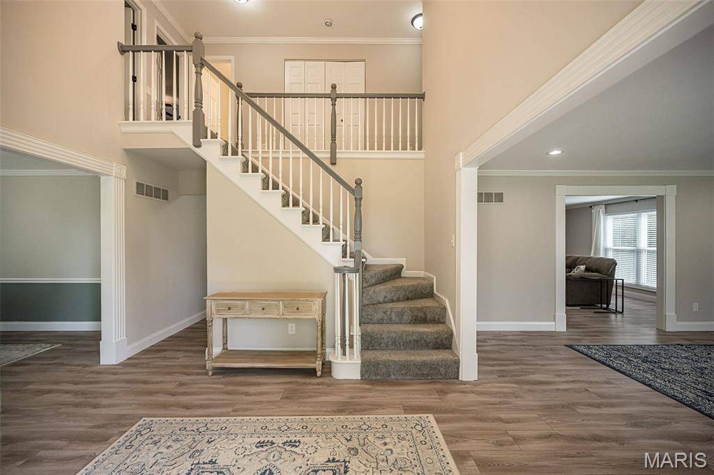 583 Princeway CT, Manchester, MO 63011