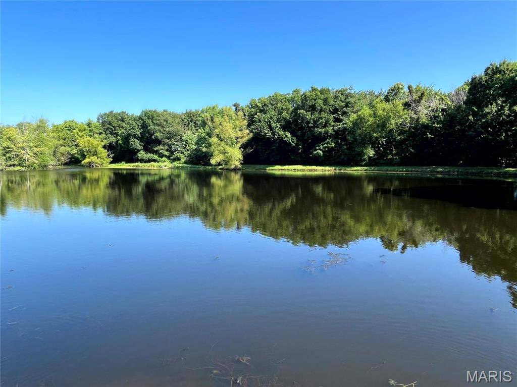 1 Country Life, Defiance, MO 63341