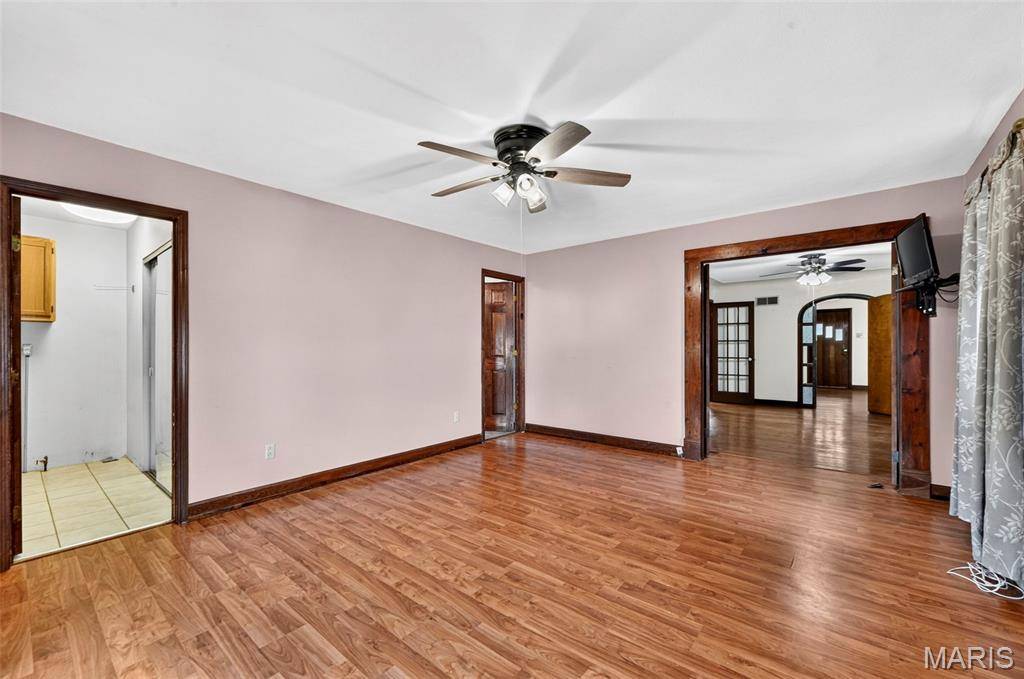 5512 Kerth RD, St Louis, MO 63128
