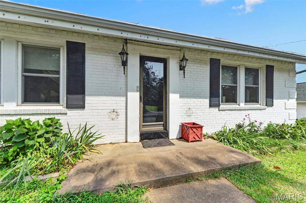 5512 Kerth RD, St Louis, MO 63128