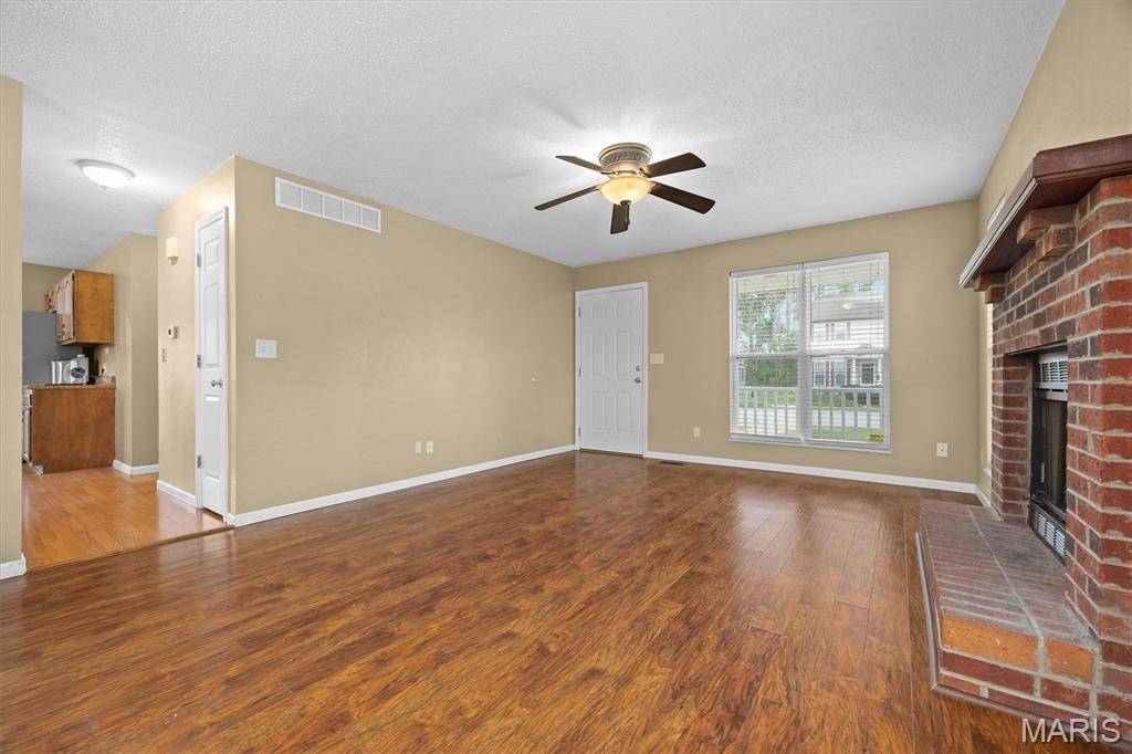 1232 Hillock LN, O'fallon, IL 62269