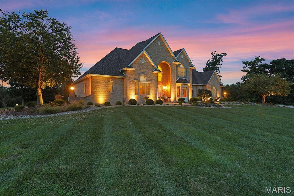 105 Fox Hill CT, Edwardsville, IL 62025