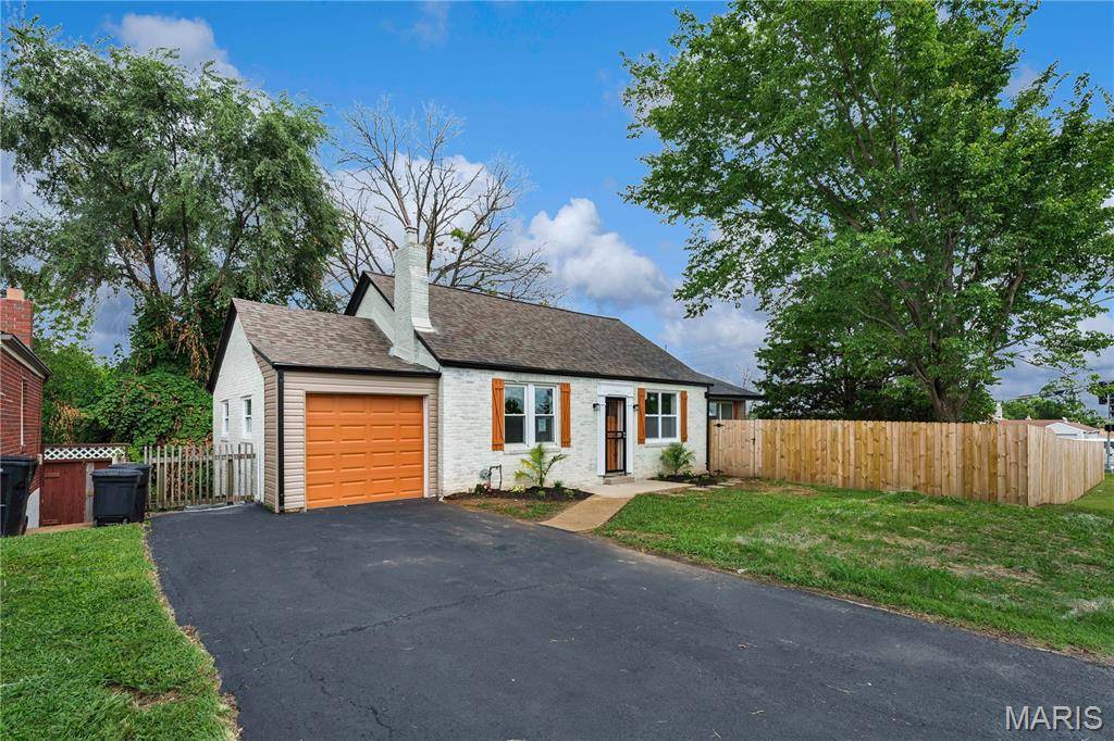 9607 Reavis RD, Affton, MO 63123