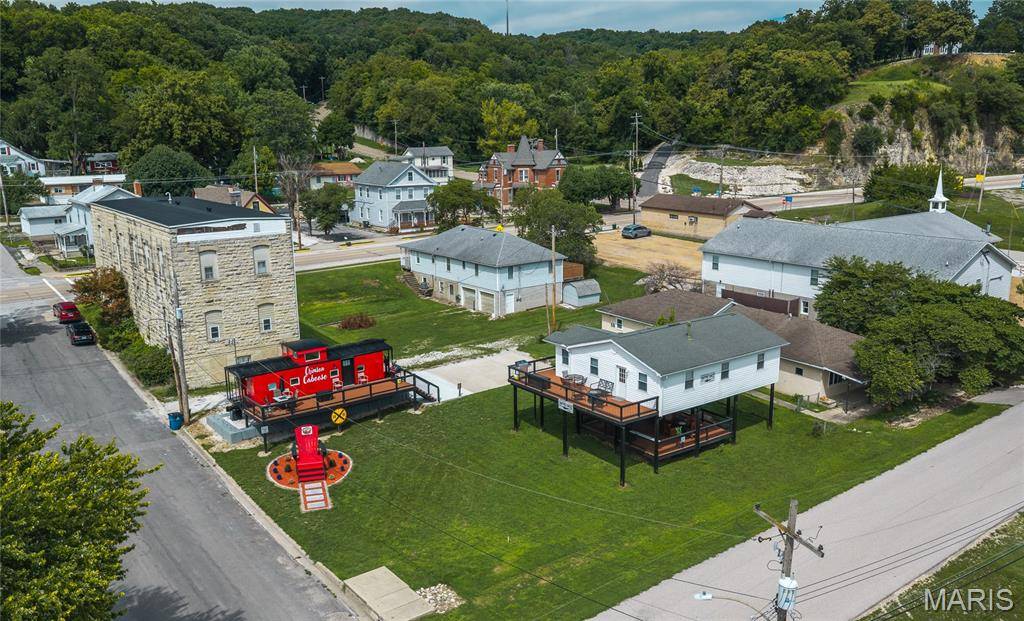 406 E Water St, Grafton, IL 62052