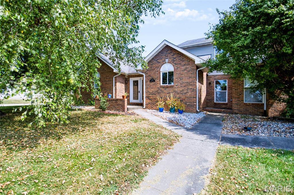 1003 Angela CT, Jerseyville, IL 62052