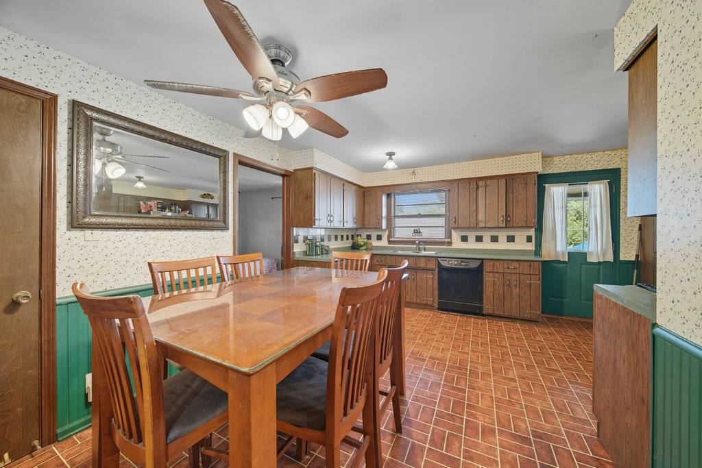 2616 Ridge RD, Lansing, IL 60438